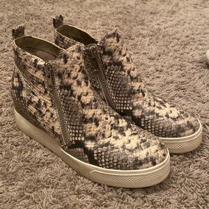 Steve Madden wedgie sneaker